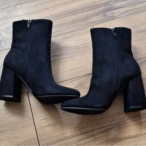 Crown & Ivy  women’s elegant Black Heeled Boots size 6